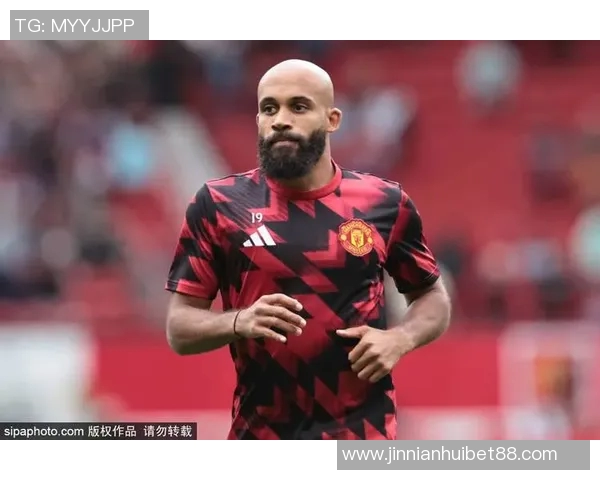 曼联官网报道姆伯莫本赛季英超无球前插跑动和预期助攻均居首位