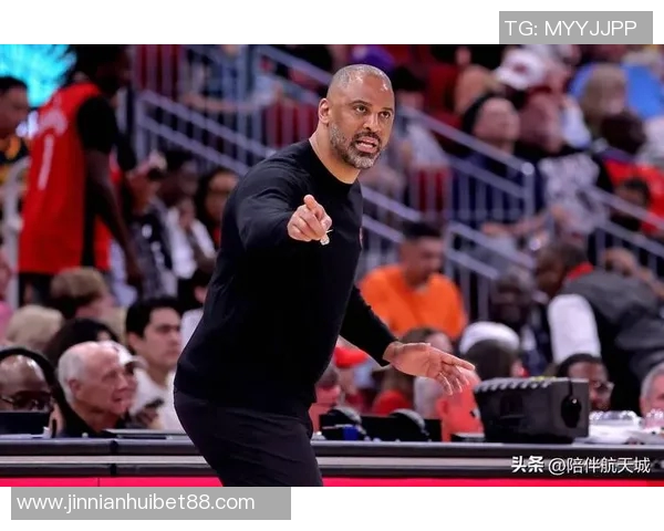 火箭成功包夹KD15中12无功而返乌度卡战术乏力引发质疑