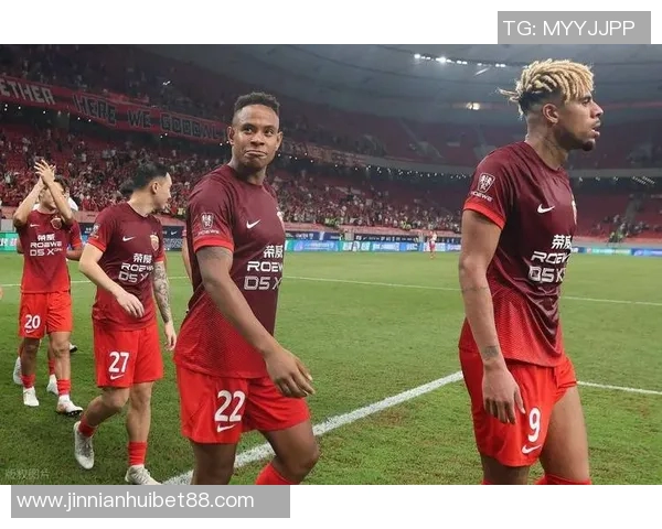 29岁海港中场茹萨宣布自由身加盟成都蓉城正式签约